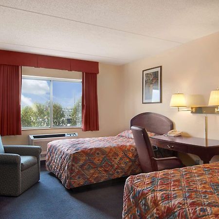 Super 8 By Wyndham Manchester Airport Ruang foto
