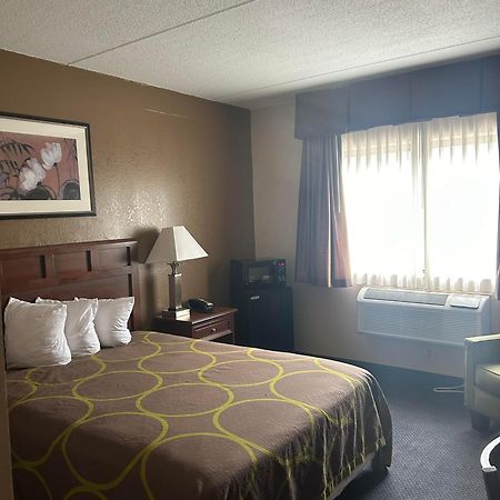 Super 8 By Wyndham Manchester Airport Bagian luar foto