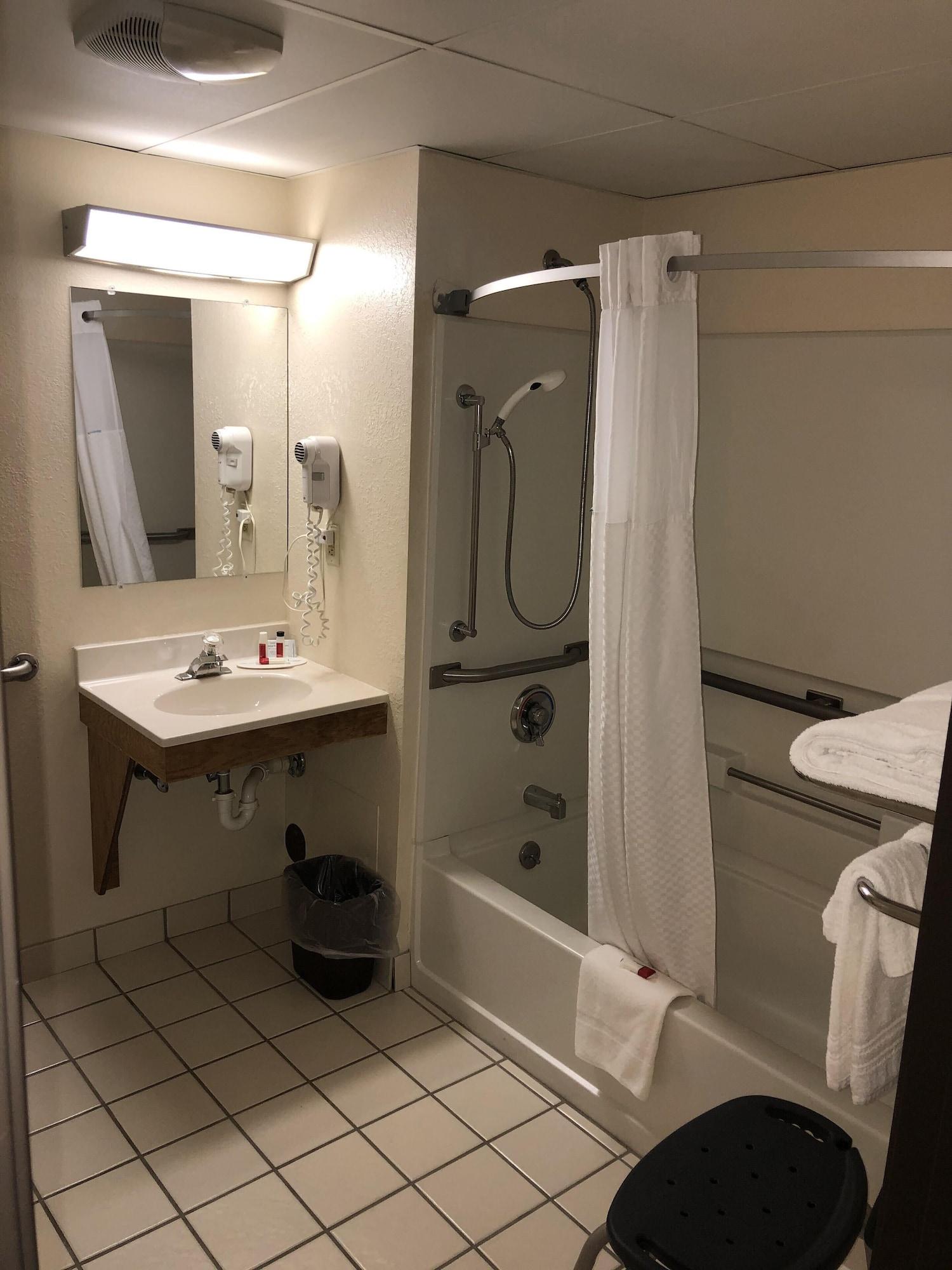 Super 8 By Wyndham Manchester Airport Bagian luar foto