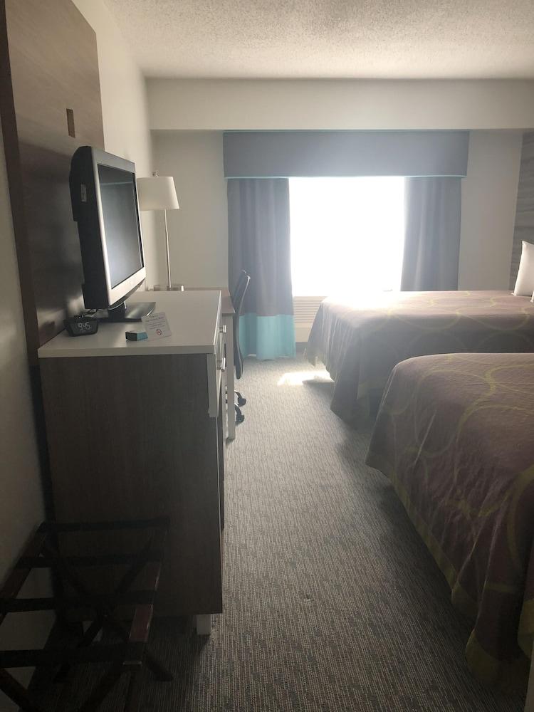 Super 8 By Wyndham Manchester Airport Bagian luar foto