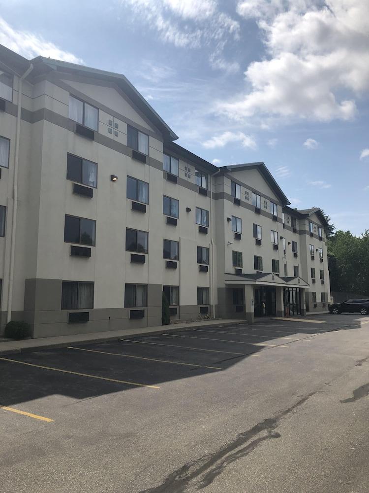 Super 8 By Wyndham Manchester Airport Bagian luar foto
